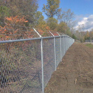 security chain link fencing with barbed wire